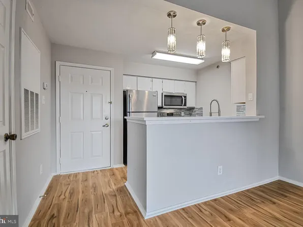 3307 Wyndham Cir APT 4163, Alexandria, VA 22302