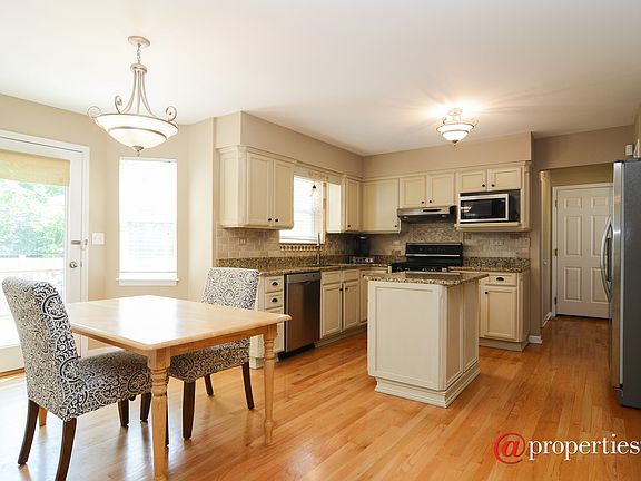 Kitchen / Breakfast Room