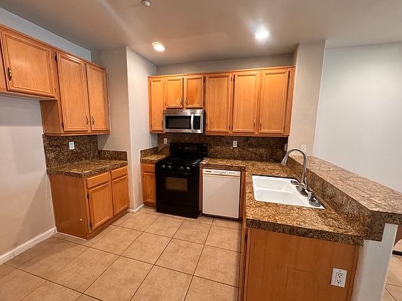 3rd image of 41845 Davenport Way Unit C