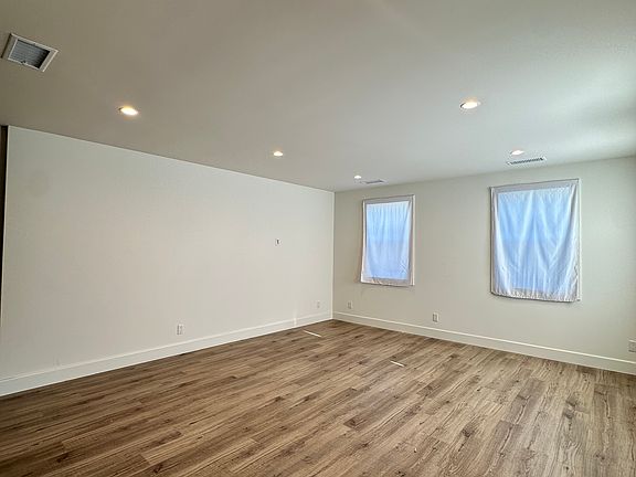 4th image of 505 S Birch St #507