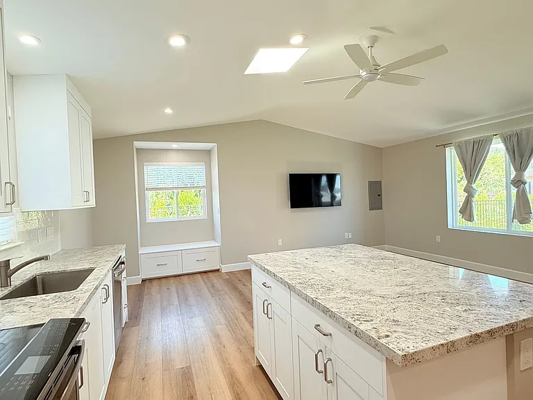205 Barbara Ct #A — Photo 9