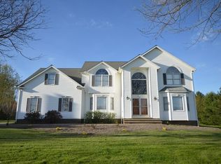 12120 Marydale Dr, Chagrin Falls, OH 44023