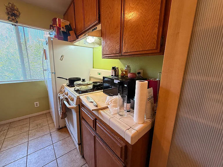 1646 N Hoover St #2-1 — Photo 7