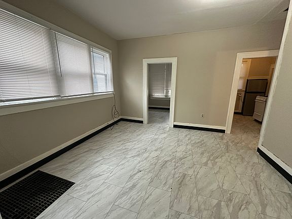 3rd image of 1025 E Washington St #6
