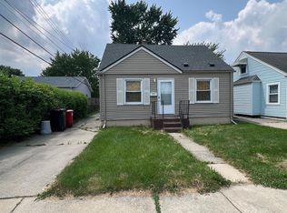 28029 Schram St, Roseville, MI 48066