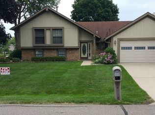 40645 Village Wood Rd, Novi, MI 48375