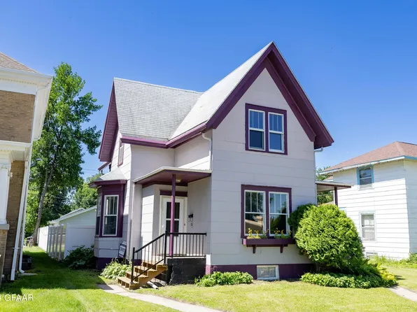 417 N 3rd St, Grand Forks, ND 58203