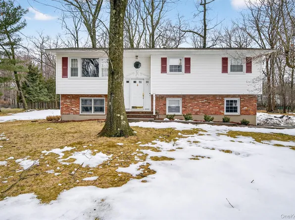 9 Eros Drive, Airmont, NY 10952