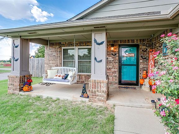 3rd image of 10453 Fairfax Ln