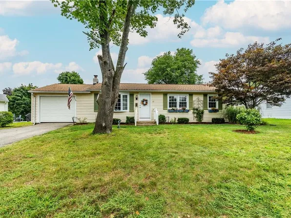 43 Topaz Rd, Warwick, RI 02818