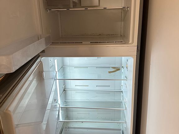 5th image of 606 Burke Ave APT 1