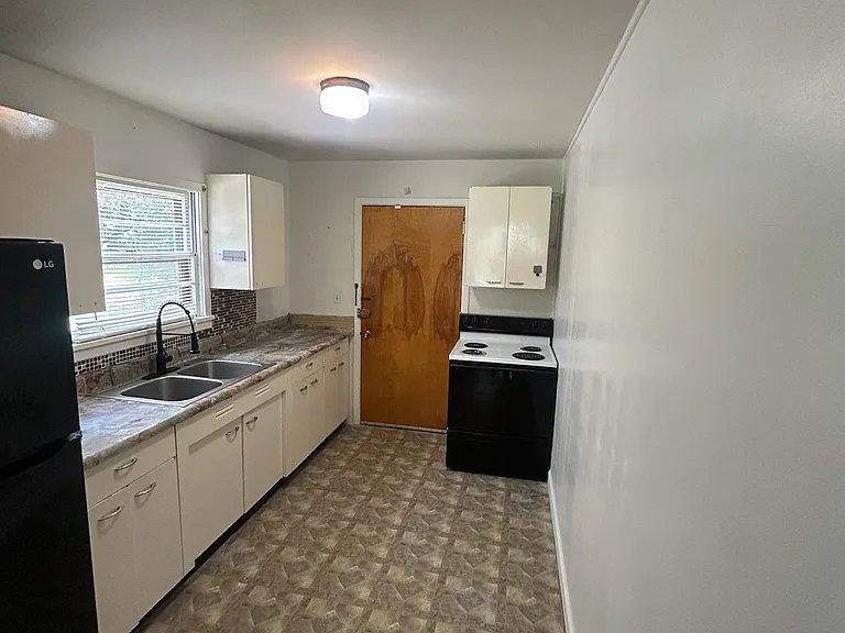 2918 Emerson Cir — Photo 7