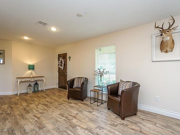5th image of 5602 Iris Ln
