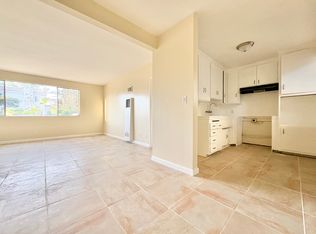 135 N Hillcrest Blvd APT 4, Inglewood, CA 90301