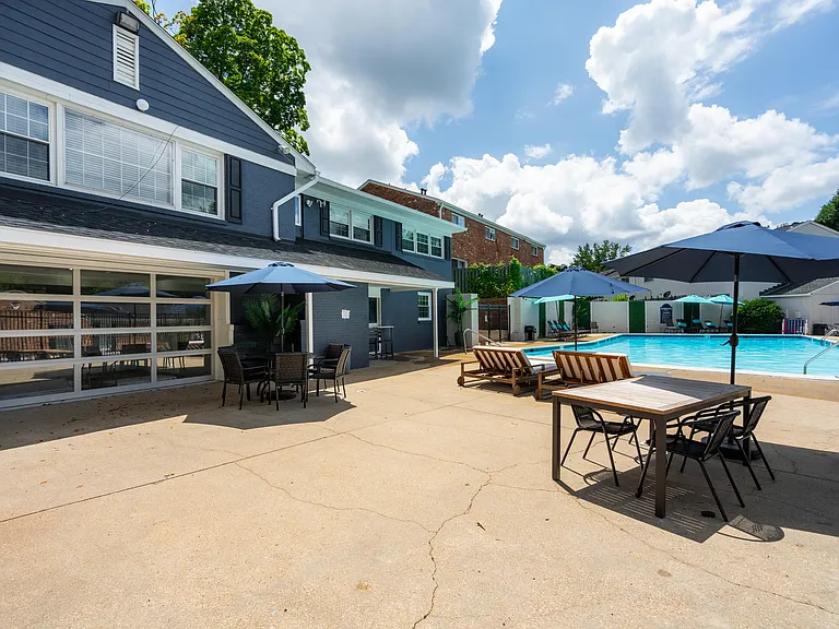 Blue Ridge Crossing Apartments & Townhomes — Photo 35