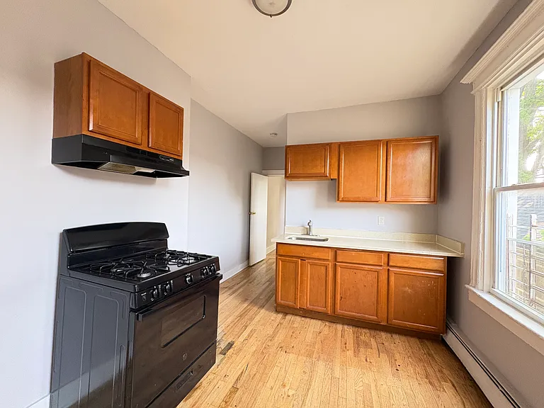 149 Wilkinson Ave #4R — Photo 1