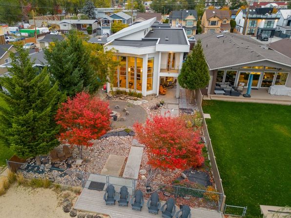 976 Manhattan Dr, Kelowna, BC V1Y 1H5