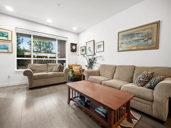 33540 Mayfair Ave #105, Abbotsford, BC V2S 0J3