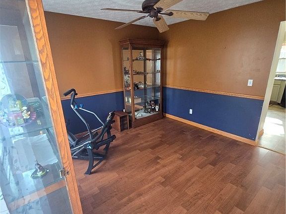 3rd image of 8216 Clover Ln
