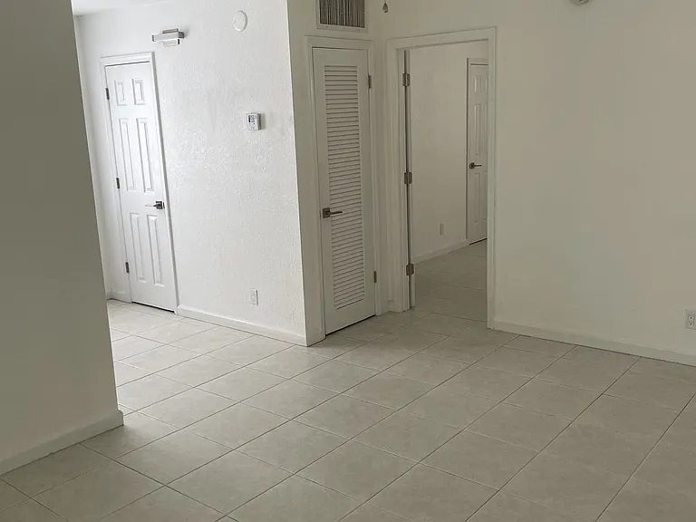 801 NE 28th St #101 — Photo 18