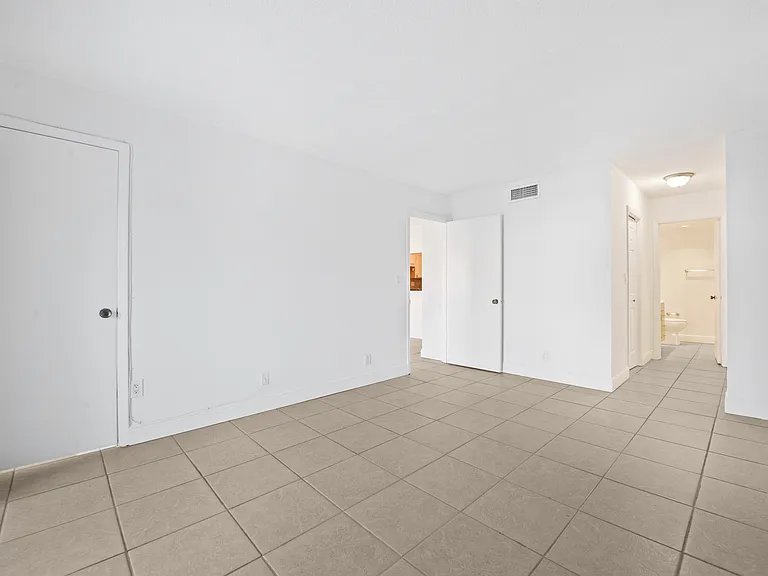 140 Lakeview Dr #103 — Photo 19