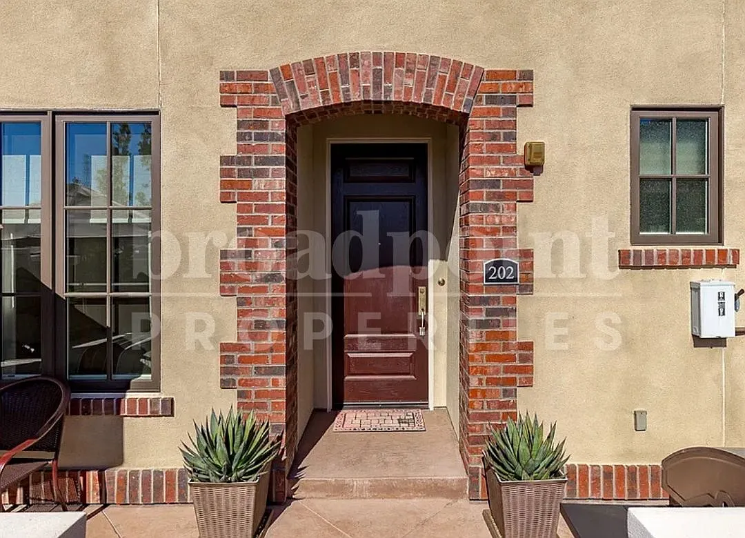 3 bed, 1647 sqft, $4,200 — Photo 1