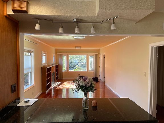 5th image of 1030 Paloma Ave