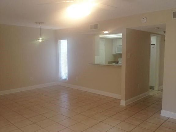 4th image of 2909 Lexington Dr