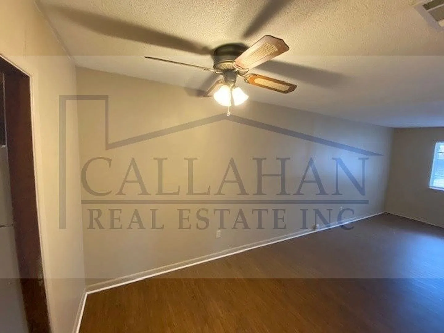 8205 East Woodview Dr — Photo 2