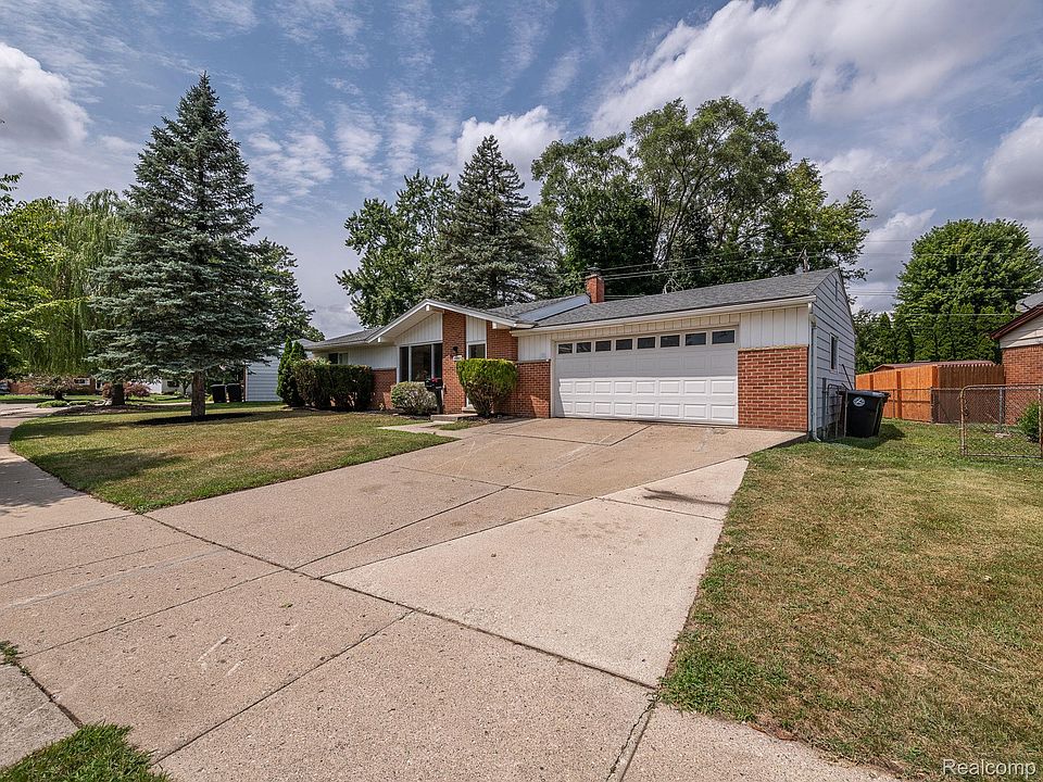 1st image of 36448 Dowling St