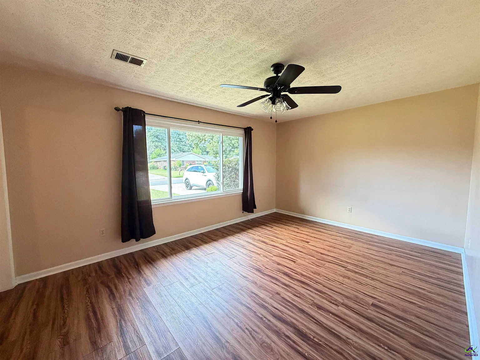 3 bed, 2.0 bath, 1353 sqft, $1,450 — Photo 3
