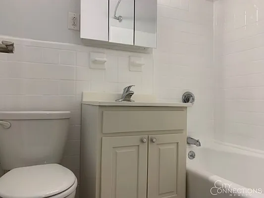 Rented by City Connections Realty | media 8