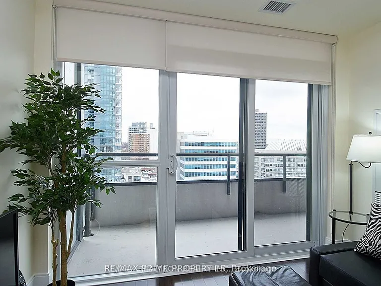 70 Roehampton Ave #1319 — Photo 20
