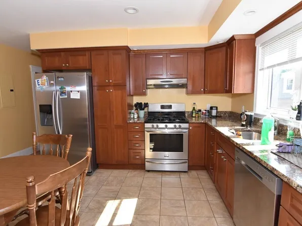 9 Greenville St #3, Somerville, MA 02143