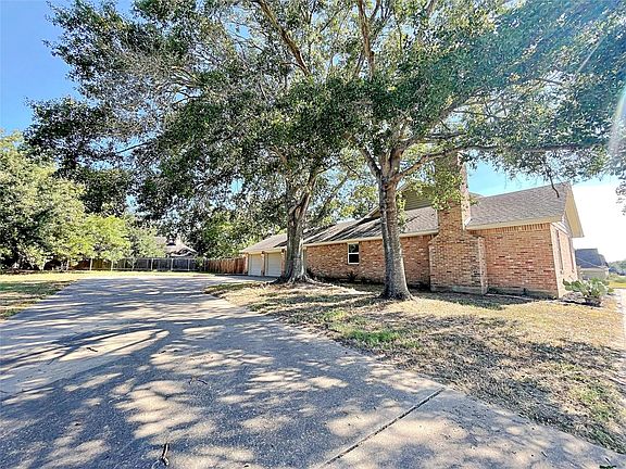 2nd image of 3000 Shadow Lawn St