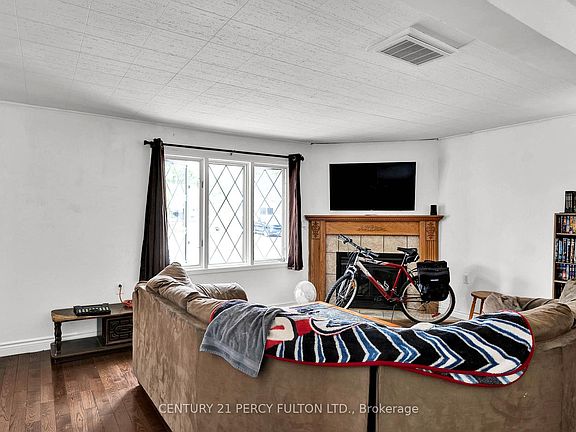 5th image of 253 Princess Elizabeth Cres