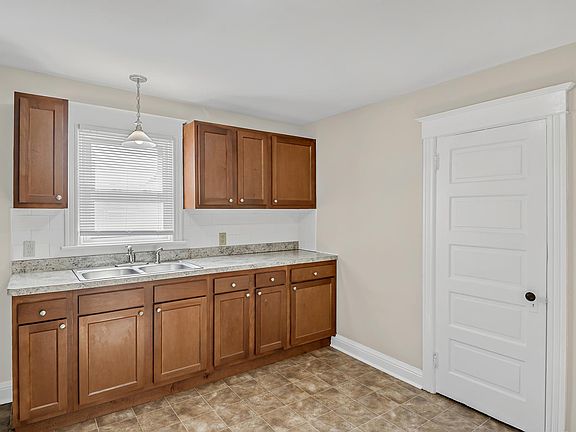 3rd image of 45 N 10th St Floor 2