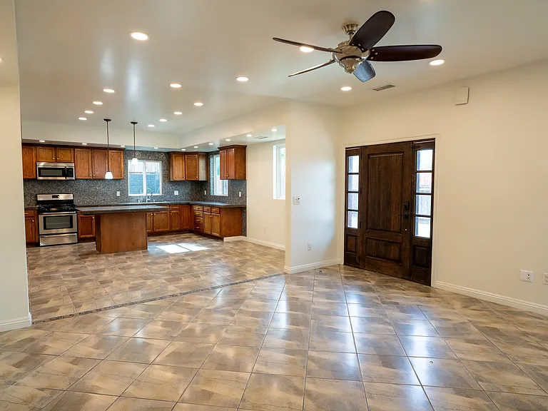6734 Tampa Ave — Photo 10