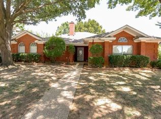 2401 Red Maple Ct, Arlington, TX 76001
