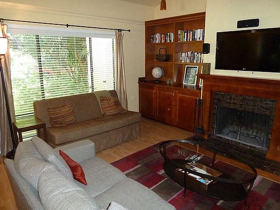 3rd image of 1093 Mariposa Ln