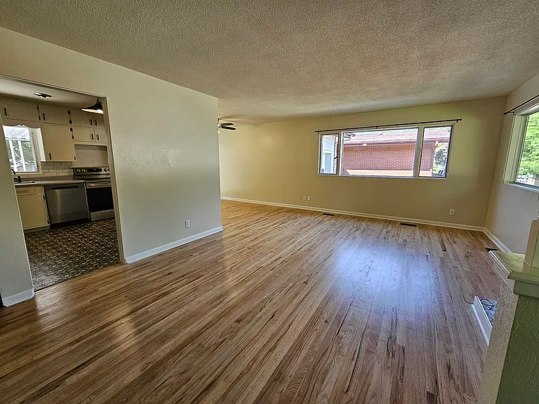 3617 Leeds Ln — Photo 5