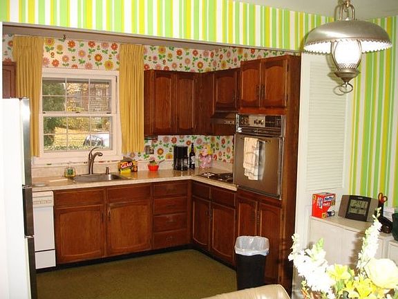 2nd image of 541 Castlewood Ln