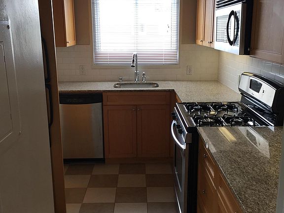 4th image of 708 Gonzalez Dr