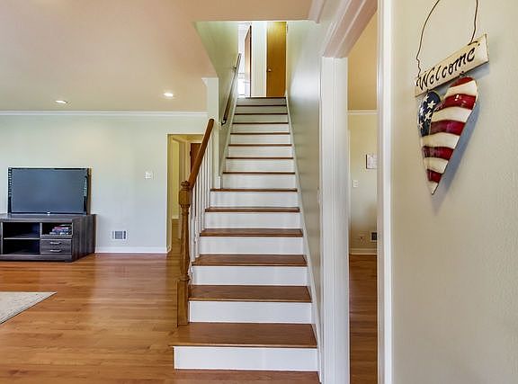 5th image of 1801 Hawthorne Ave