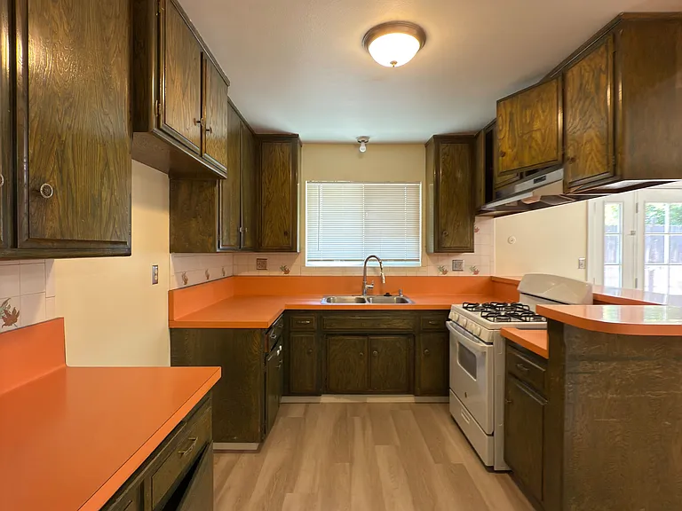 4835 Fiesta Ave — Photo 5