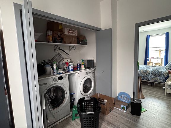 Laundry center