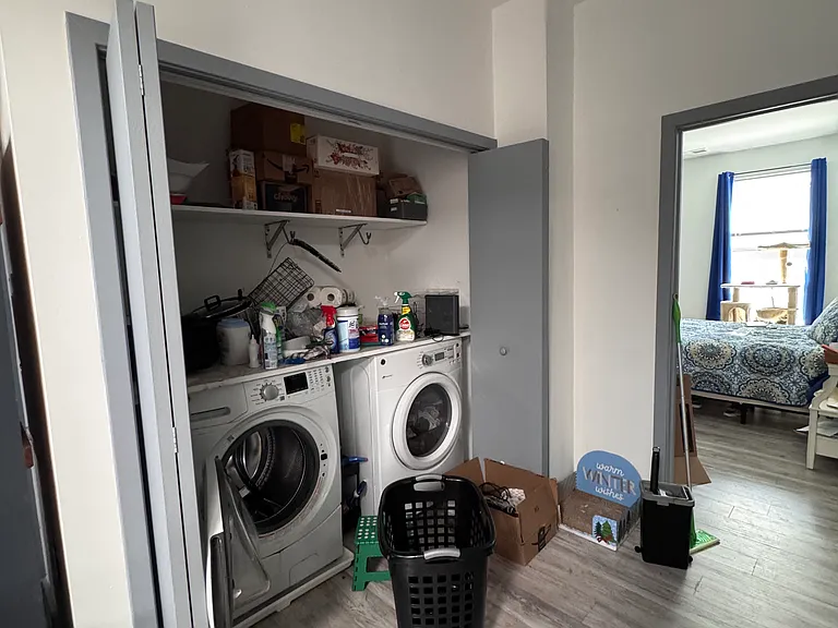 Laundry center