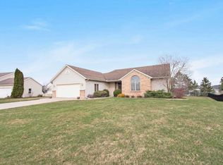 7734 Park Ridge Dr SW, Jenison, MI 49428