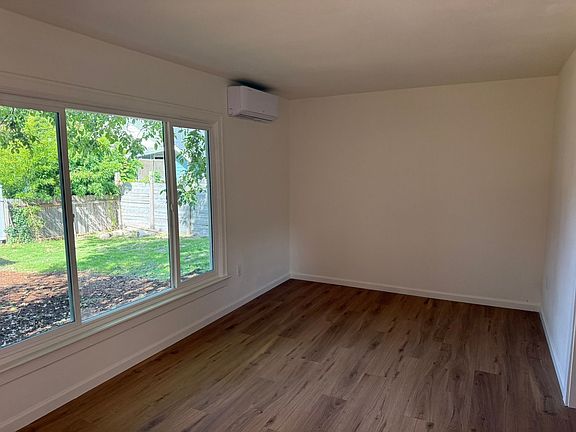 4th image of 362 Wilson St S