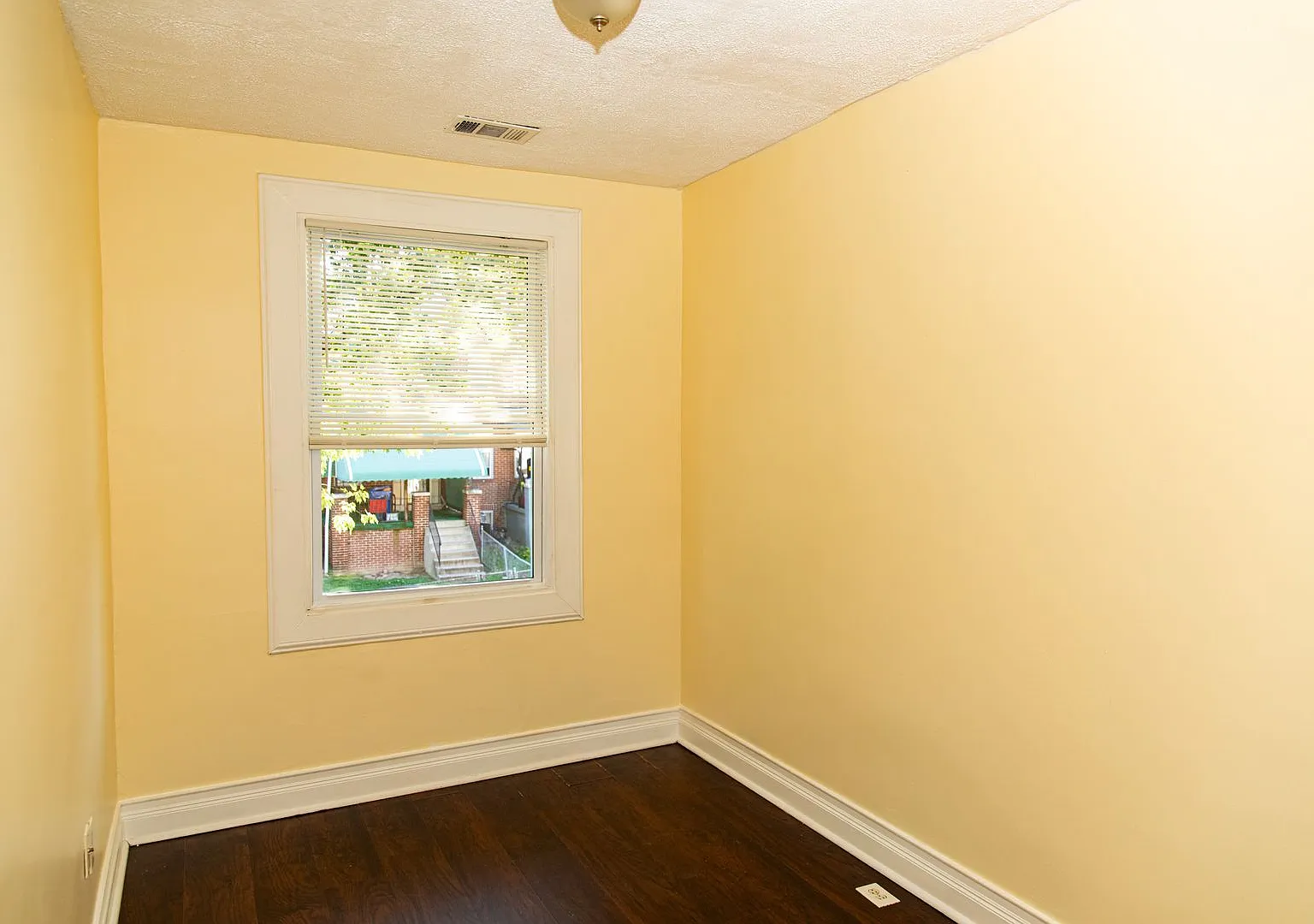 Renovated and Spacious 4Bedroom Townhouse in West Baltimore! — Photo 4